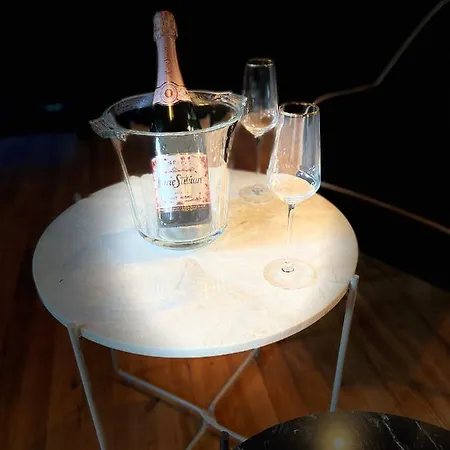 La Isahora. Les Locations Isahora C'est Aussi Plusieurs Appart' De Standing à 2 Pas Du Château D'eu, Des Falaises Du Tréport, De Mers Les Bains Et Aux Portes De La Baie De Somme * Eu (Seine-Maritime)